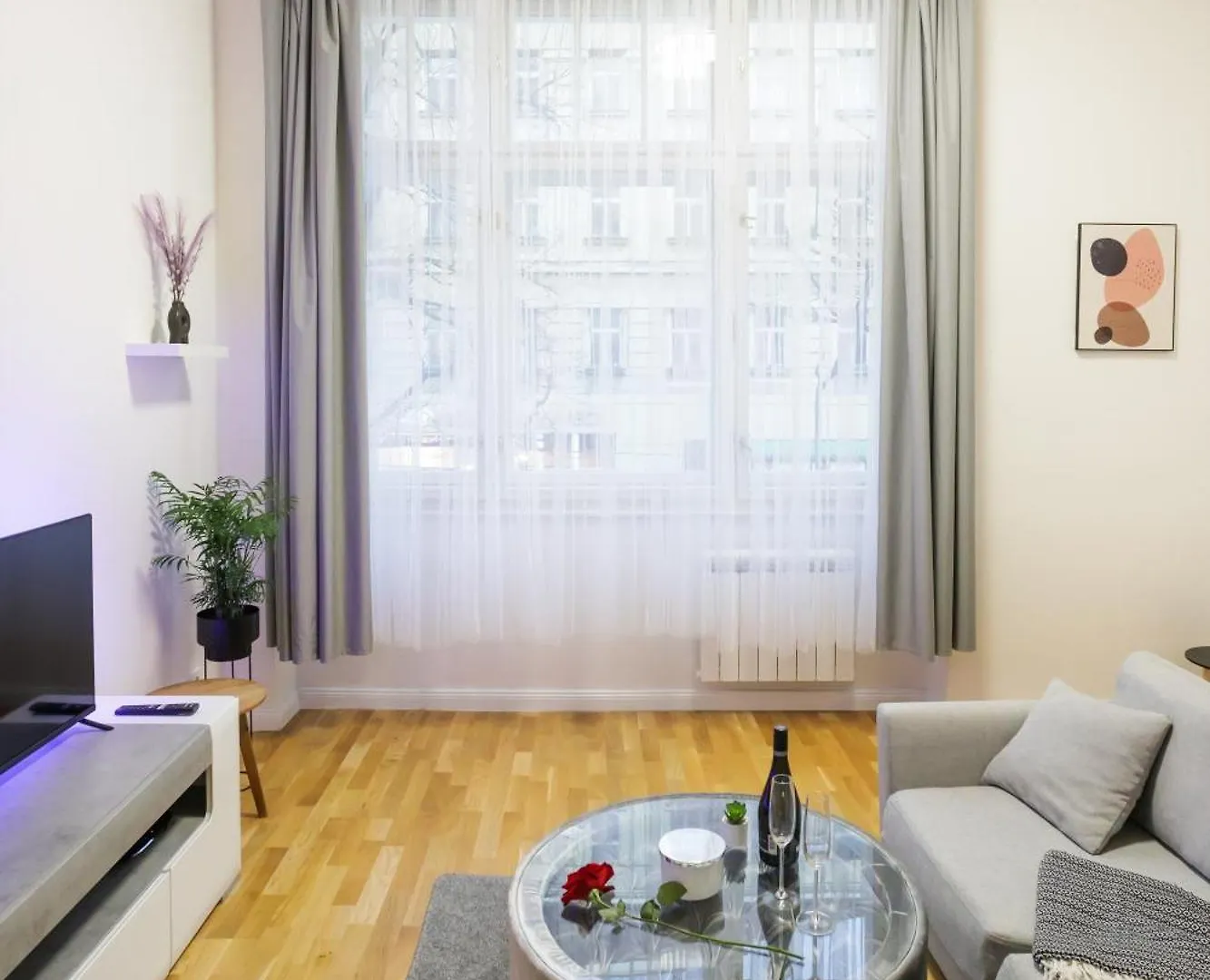 Luxury Apartment Near The Downtown Πράγα