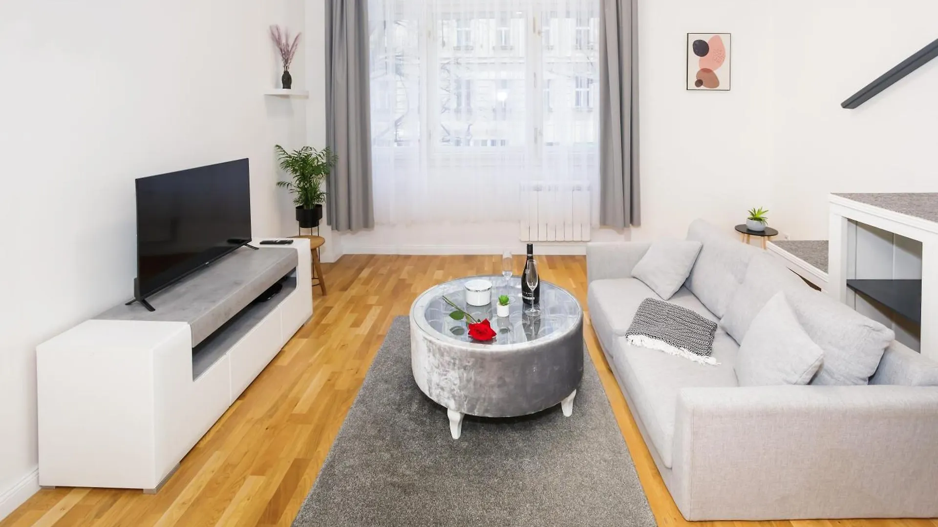 Luxury Apartment Near The Downtown Πράγα 0*,