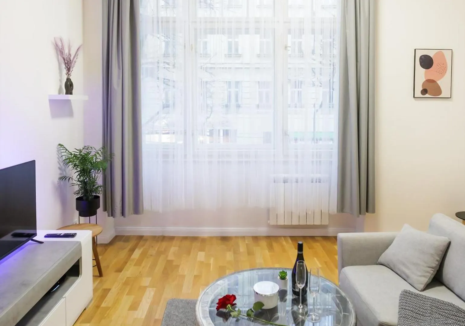 Luxury Apartment Near The Downtown Πράγα